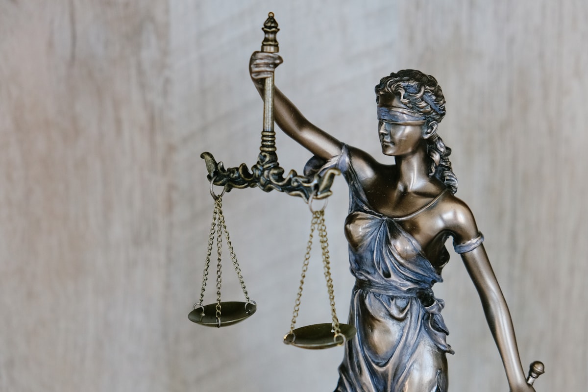 Gavel representing court order enforcement in Tennessee family law